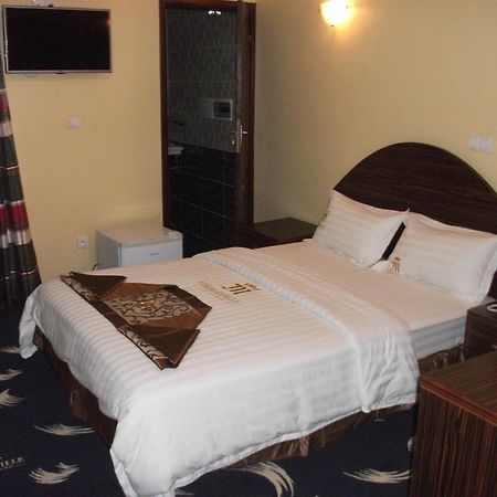 Mbayaville Hotel Douala Eksteriør billede