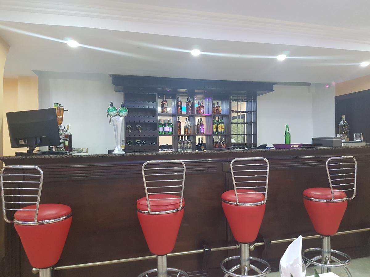 Mbayaville Hotel Douala Eksteriør billede