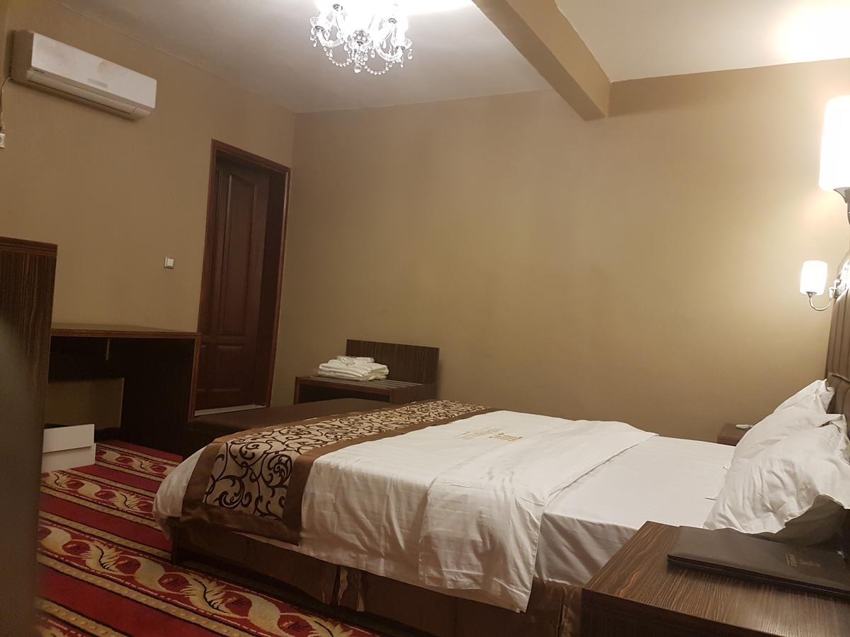 Mbayaville Hotel Douala Eksteriør billede
