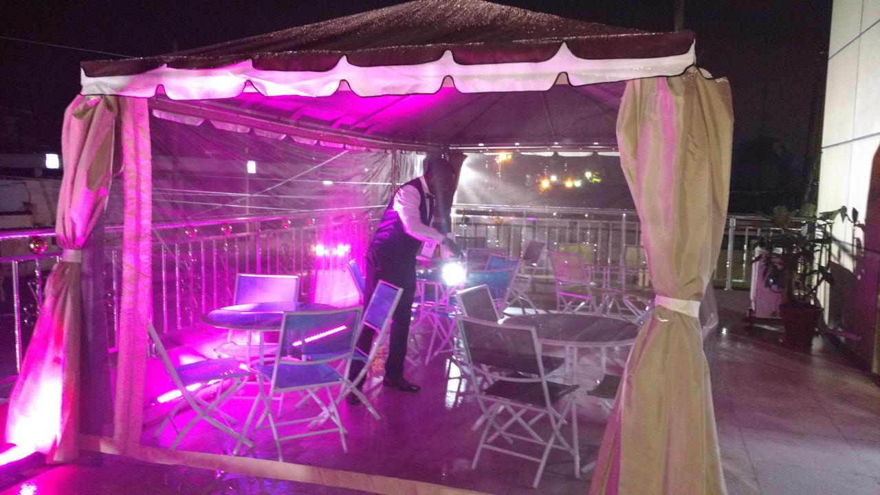 Mbayaville Hotel Douala Eksteriør billede