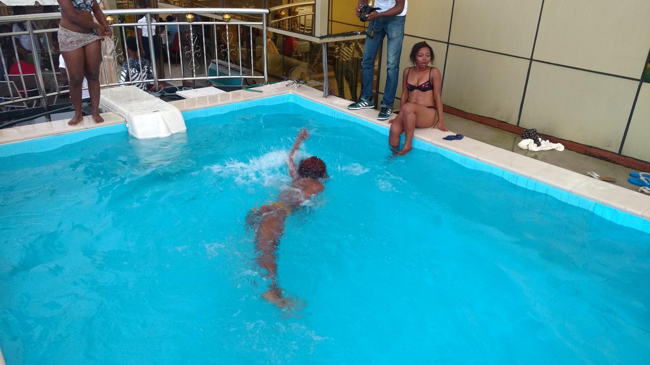 Mbayaville Hotel Douala Eksteriør billede