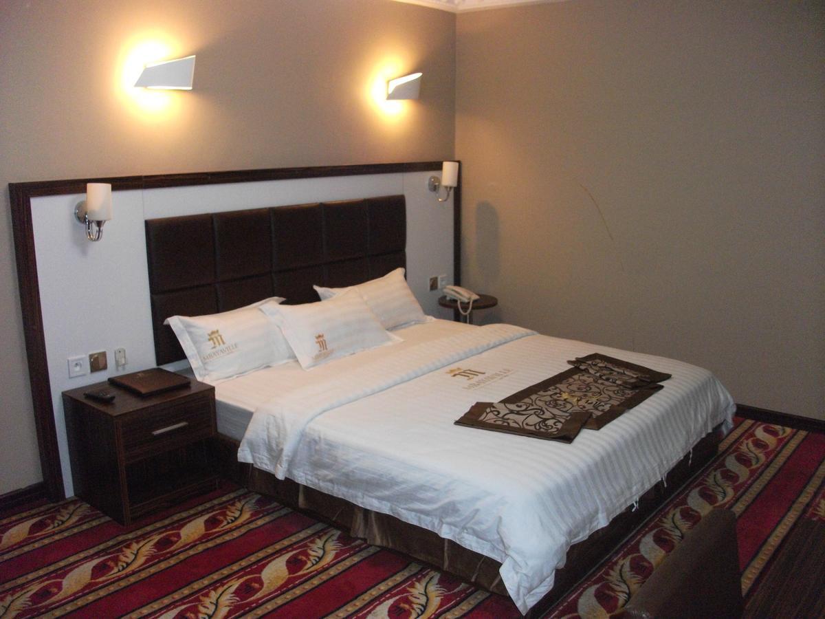 Mbayaville Hotel Douala Eksteriør billede