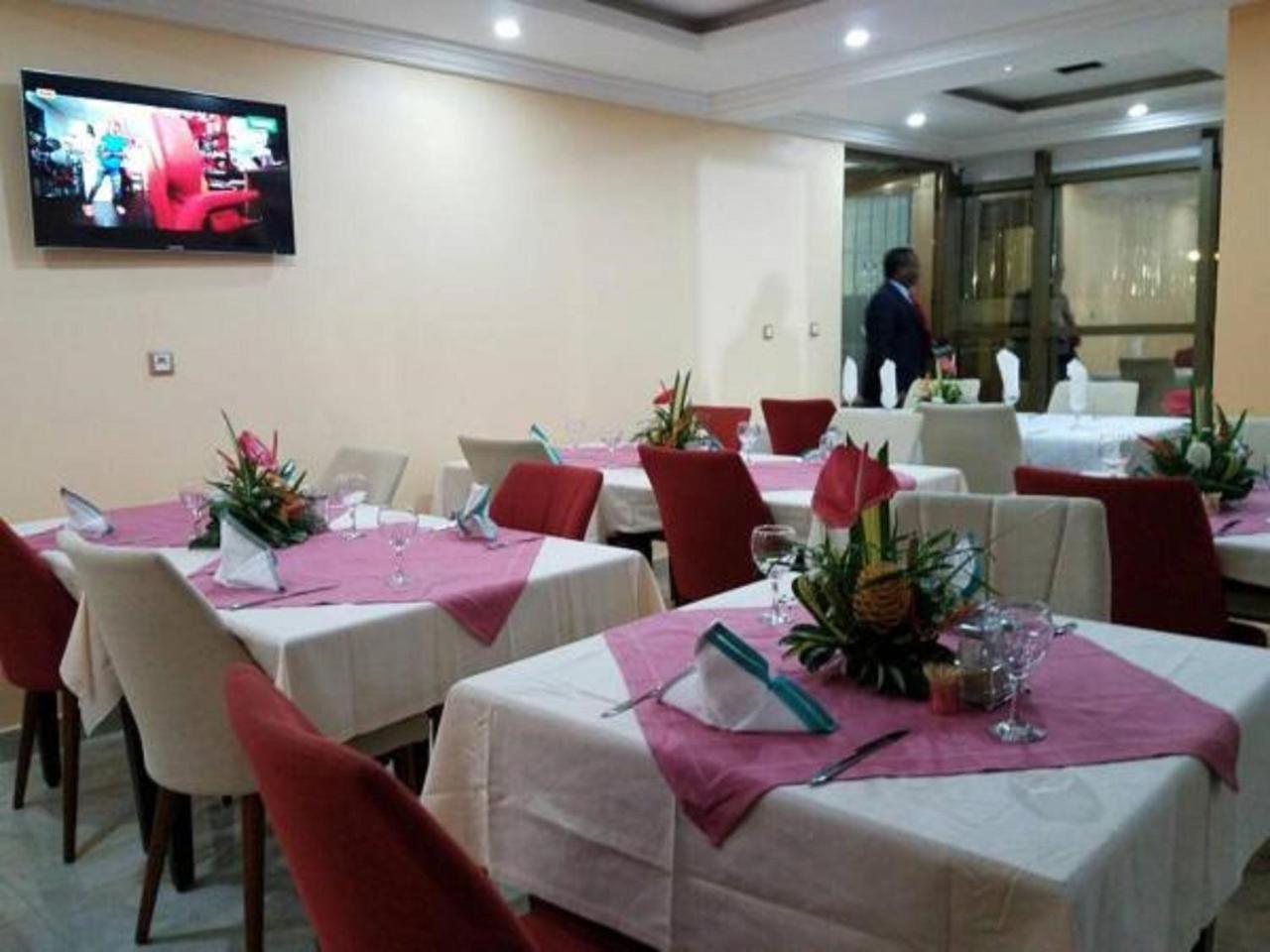 Mbayaville Hotel Douala Eksteriør billede